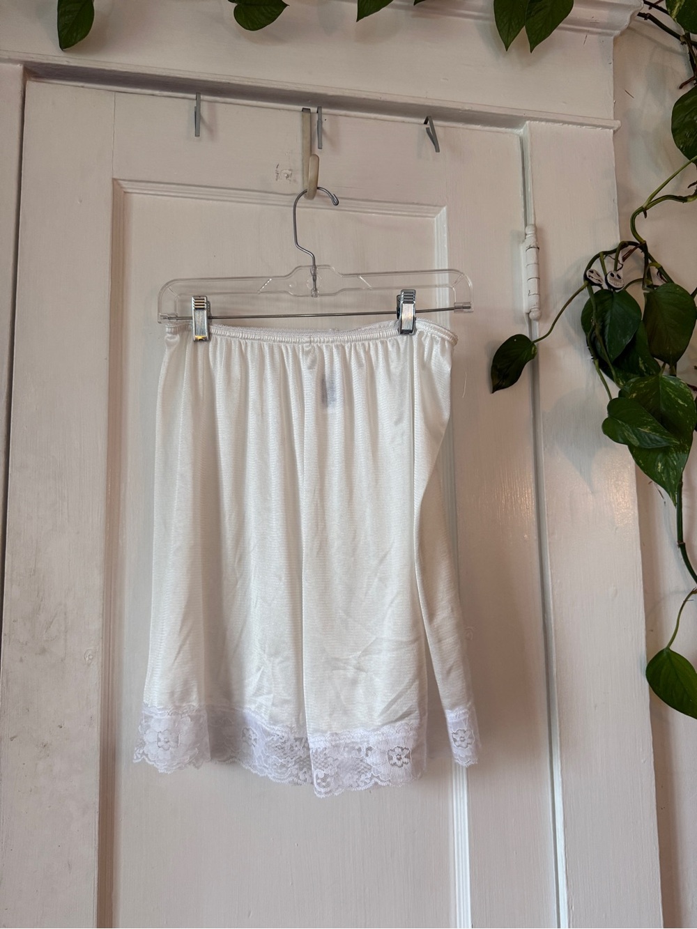 White Lace Trim Half Slip - Women's Intimates Metropolitan vintage size L